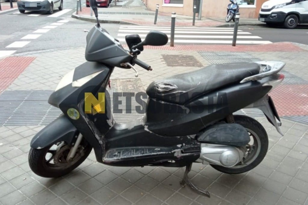 Phare Avant Pour Honda Dylan 125cc (années 2002 à 2007) - Pièce D'occasion, état à Vérifier