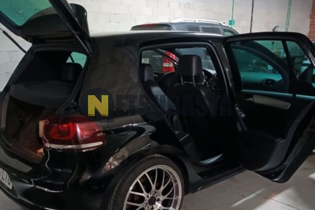 Volkswagen Golf GTI 2.0 TSI 2011