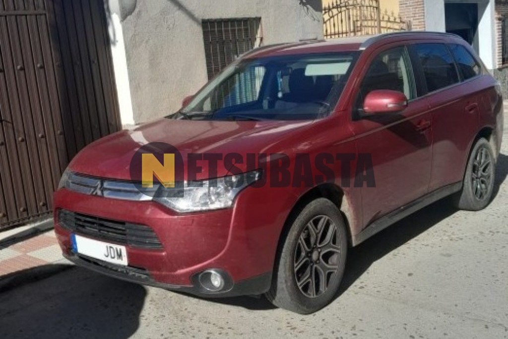 Mitsubishi Outlander 2WD 220 DI-D 2015