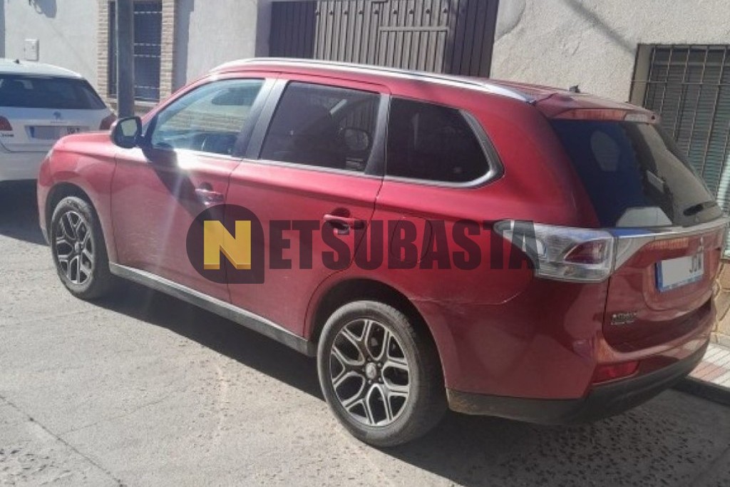 Mitsubishi Outlander 2WD 220 DI-D 2015