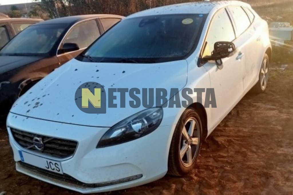 Volvo V40 D2 2015