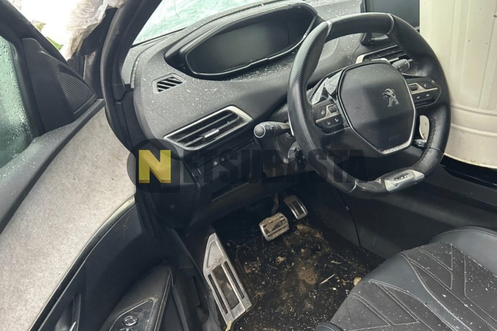 Peugeot 5008 1.5 BlueHDi EAT8 2021