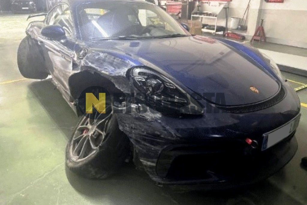 Porsche 718 Cayman GT4 PDK 2021