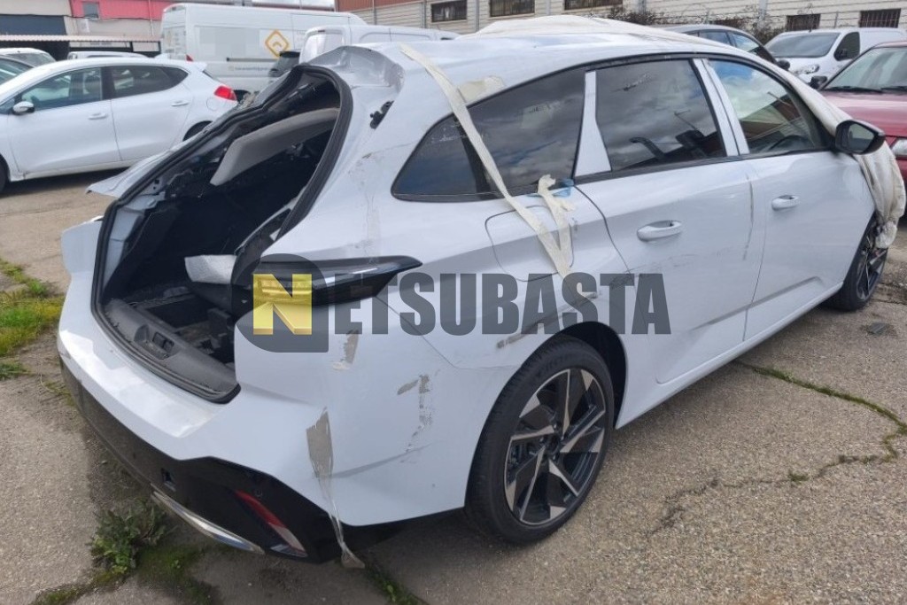 Peugeot 308 SW Plug-In Hybrid e-EAT8 2025