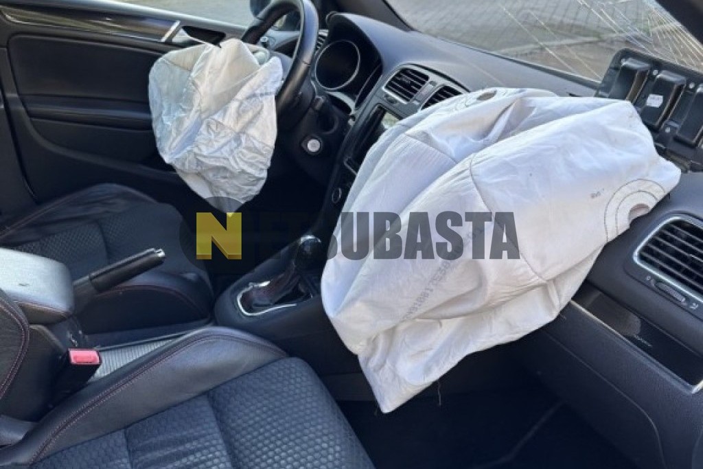 Volkswagen Golf GTI 2.0 TSI DSG 2012