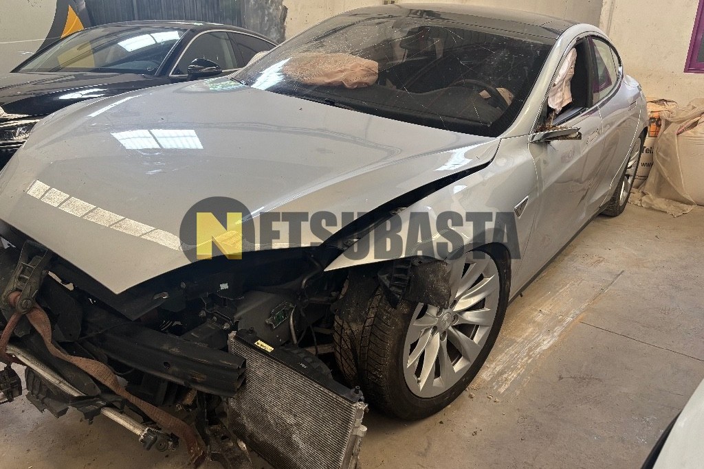 Tesla Model S 90D 2016