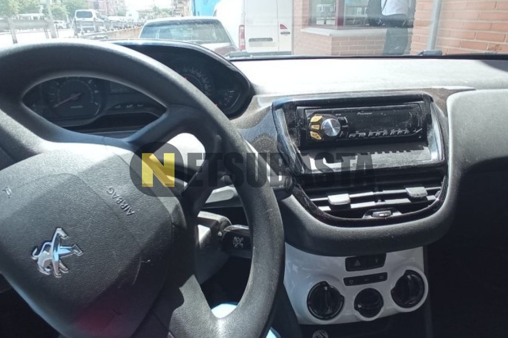 Peugeot 208 1.0 PureTech 2014