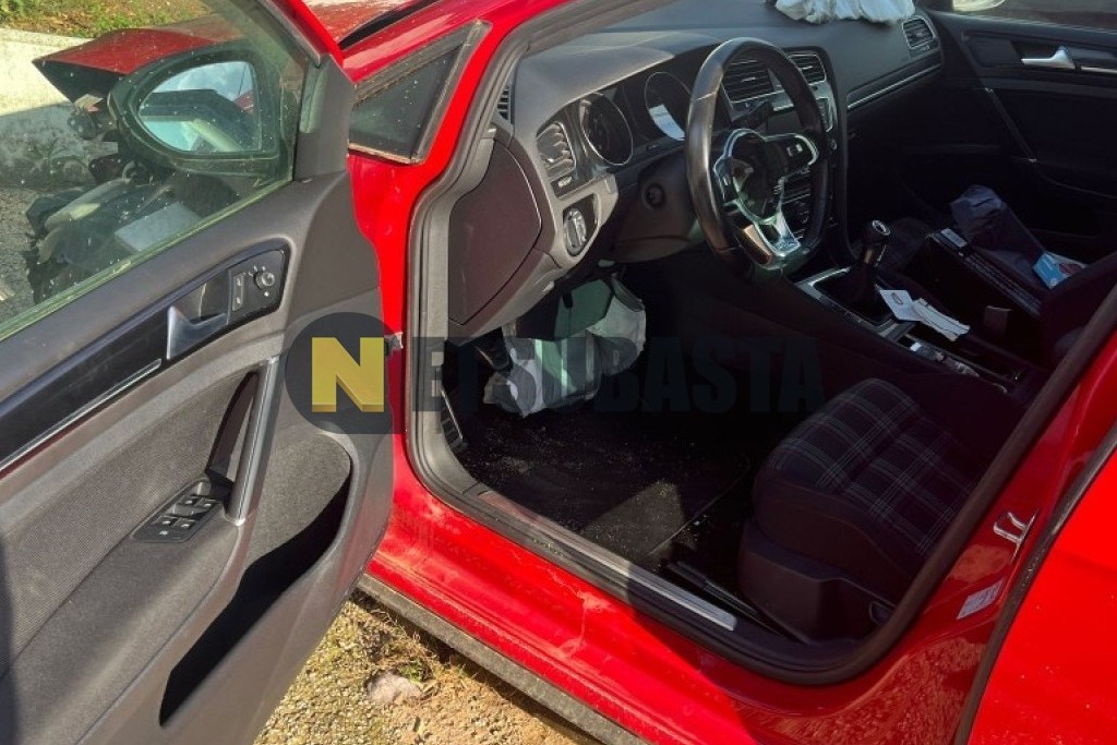 Volkswagen Golf GTI Performance 2.0 TSI 2014
