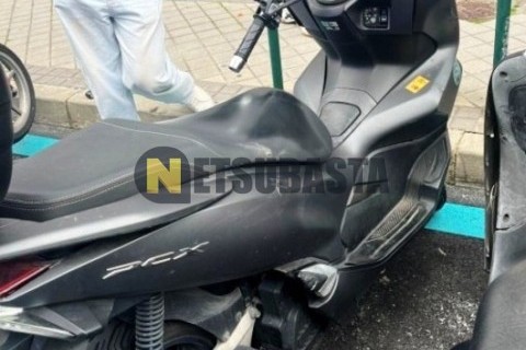 Aprilia SR Max 300 2013