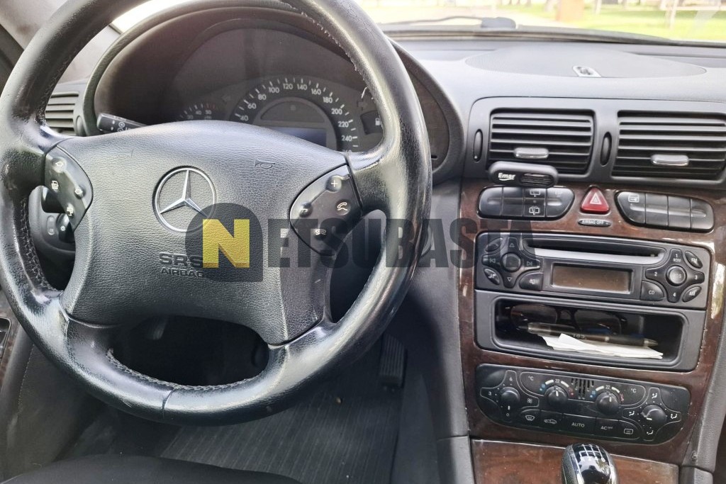 Mercedes-Benz C 220 CDI Familiar 2001