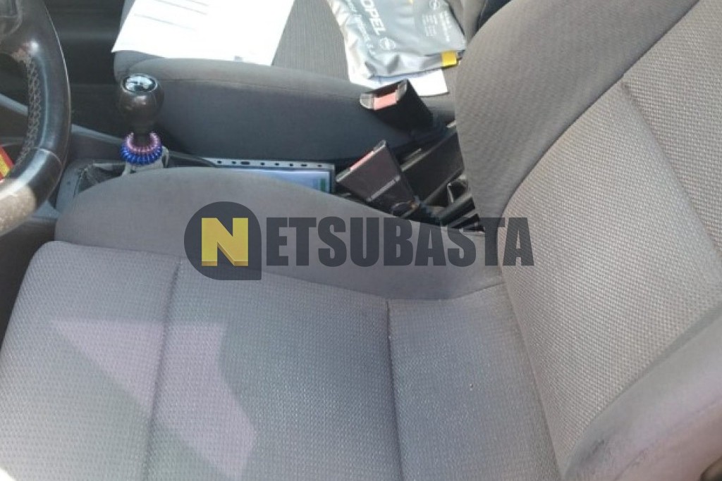 Opel Zafira 2.2 16V 2003