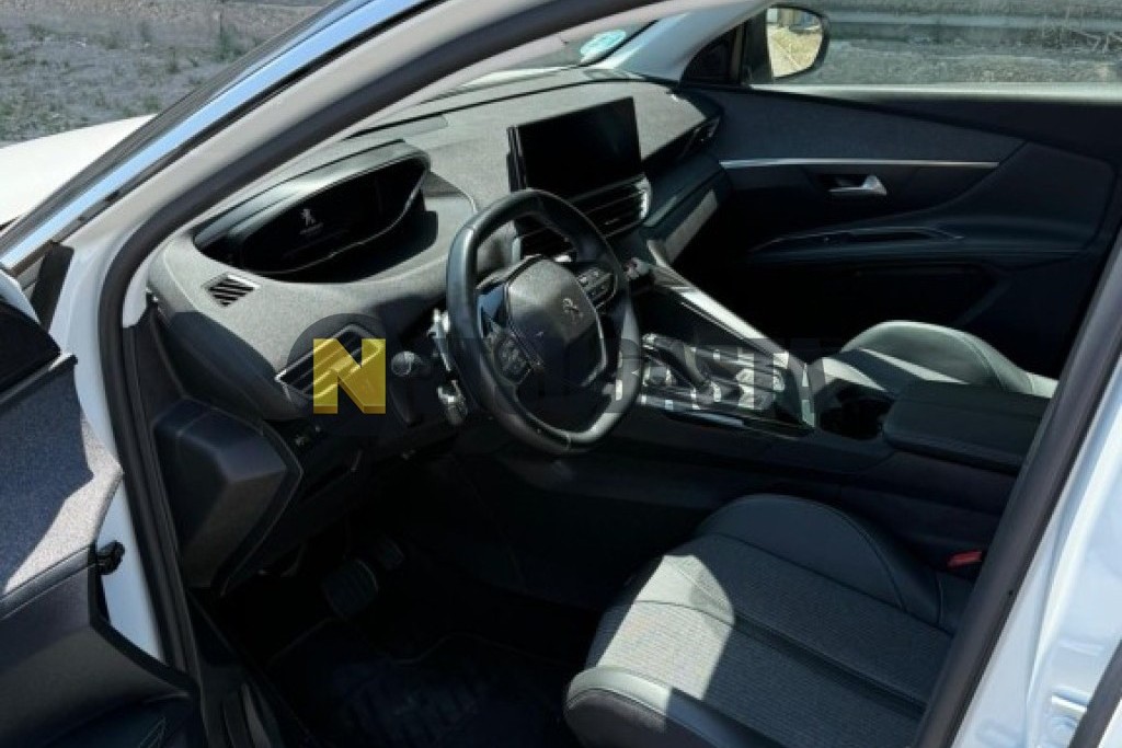 Peugeot 3008 1.5 BlueHDi EAT8 2021