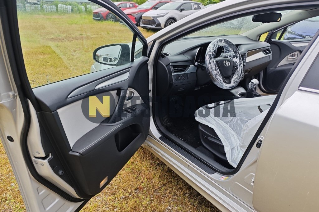 Toyota Avensis Touring Sports 150D 2015