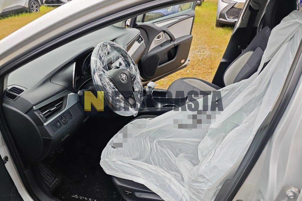 Toyota Avensis Touring Sports 150D 2015