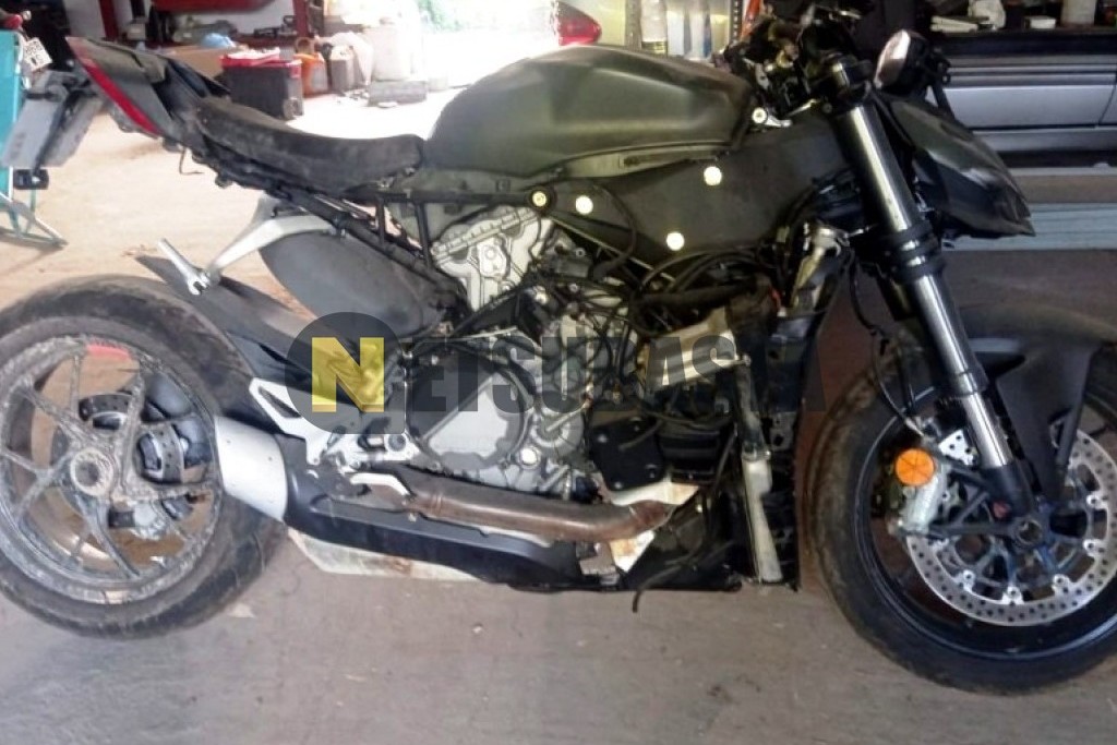 Ducati Streetfighter V2 2022