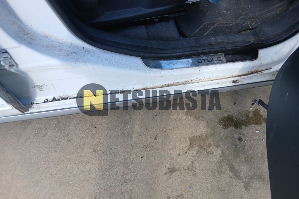 Peugeot 3008 1.6 BlueHDi 2015