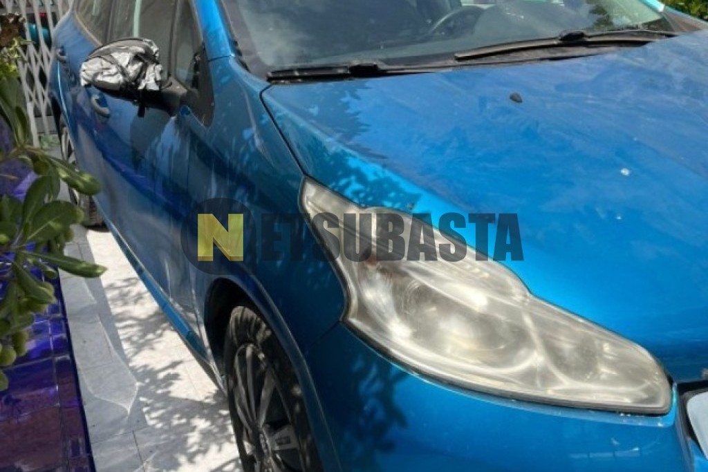 Peugeot 208 1.0 VTi 2012