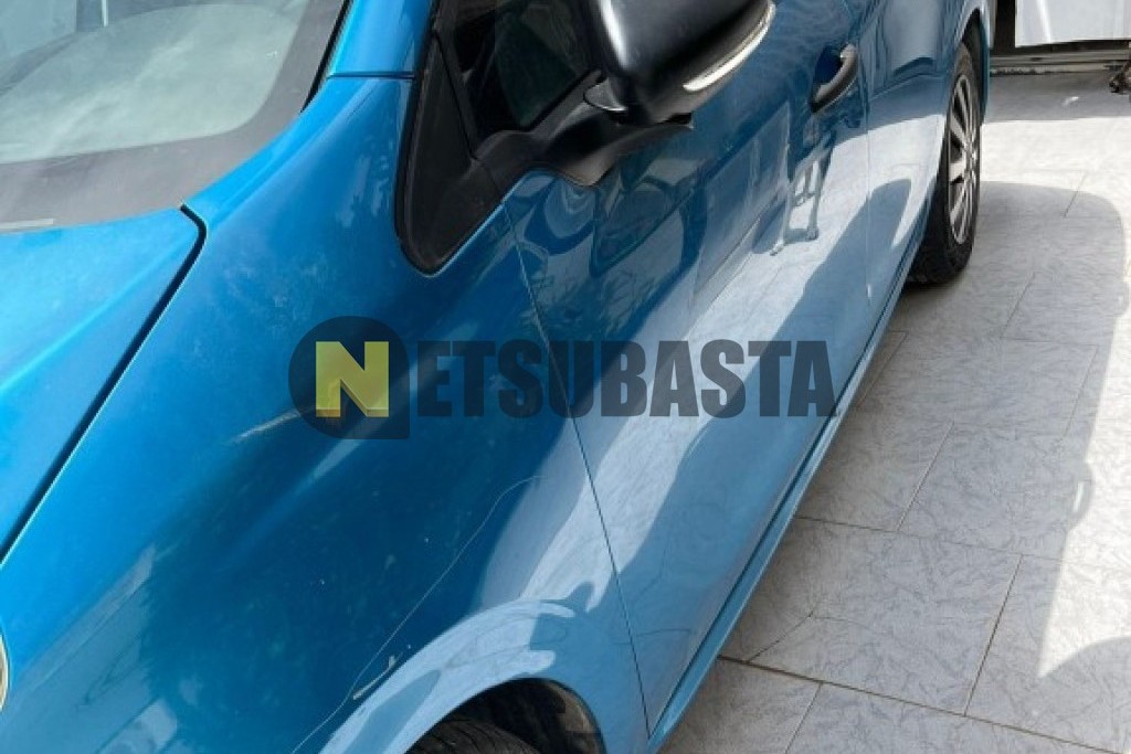 Peugeot 208 1.0 VTi 2012
