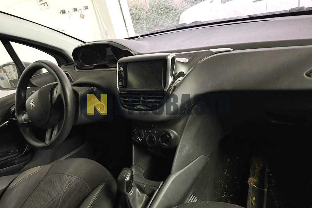 Peugeot 208 1.2 PureTech 2013