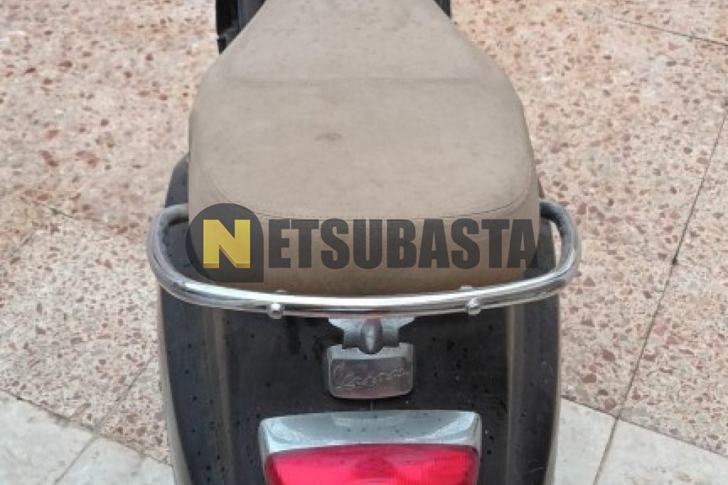 Piaggio Vespa LX 50 2011