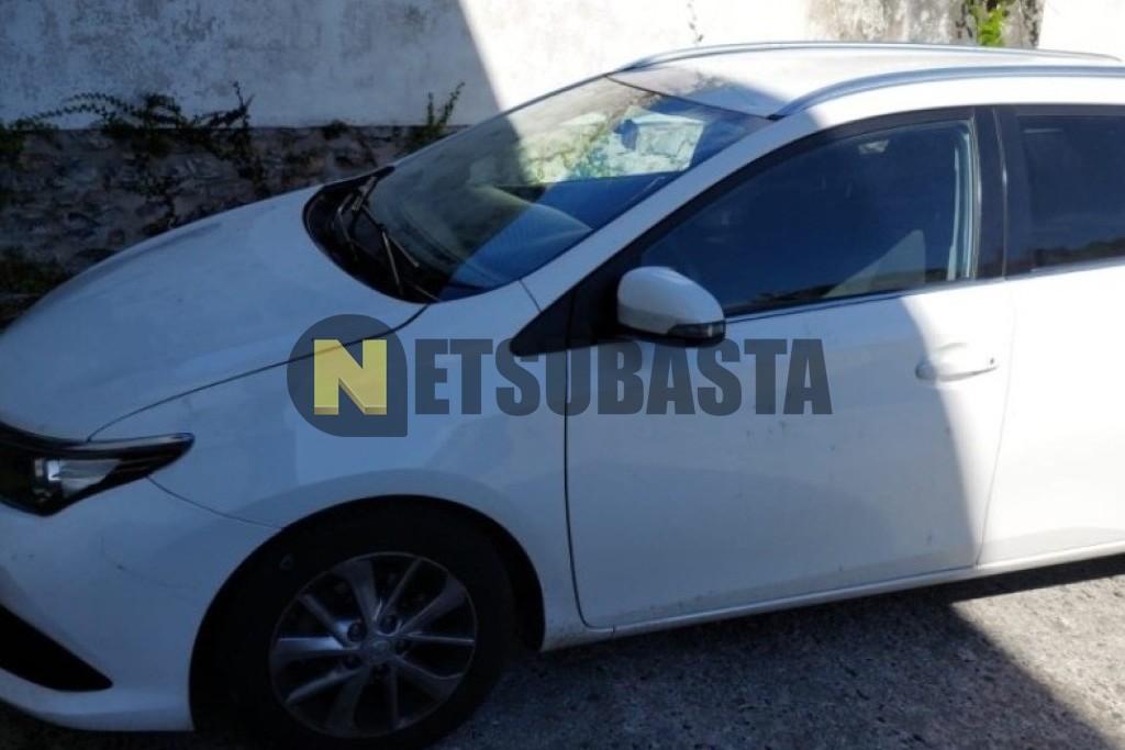 Toyota Auris Touring Sports 90D 2014