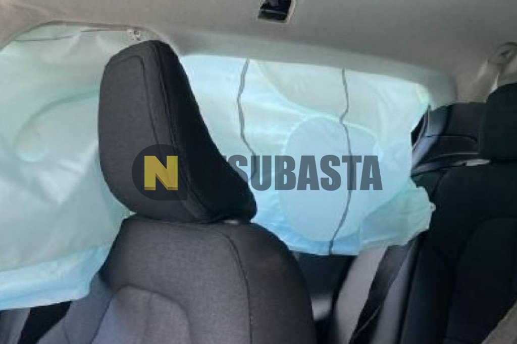 Volvo XC40 B3 2025