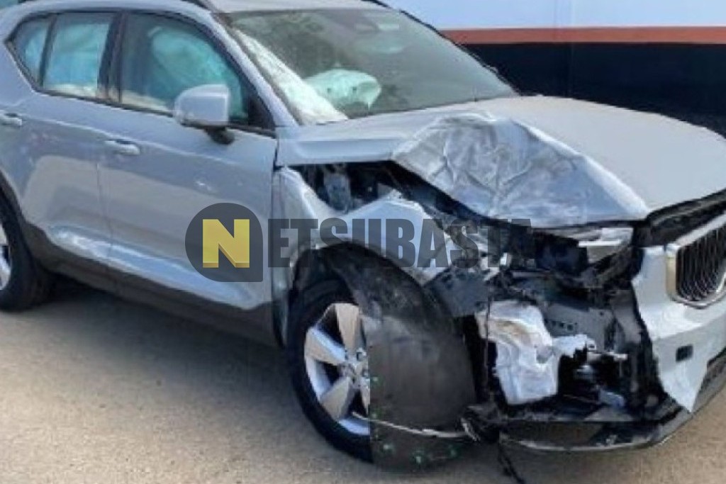 Volvo XC40 B3 2025