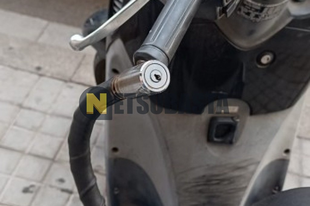 Honda SCOOPY SH125 2006