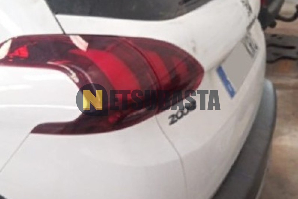 Peugeot 2008 1.2 PureTech EAT6 2018