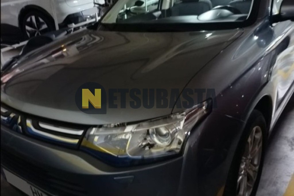 Mitsubishi Outlander 220 DI-D 2012