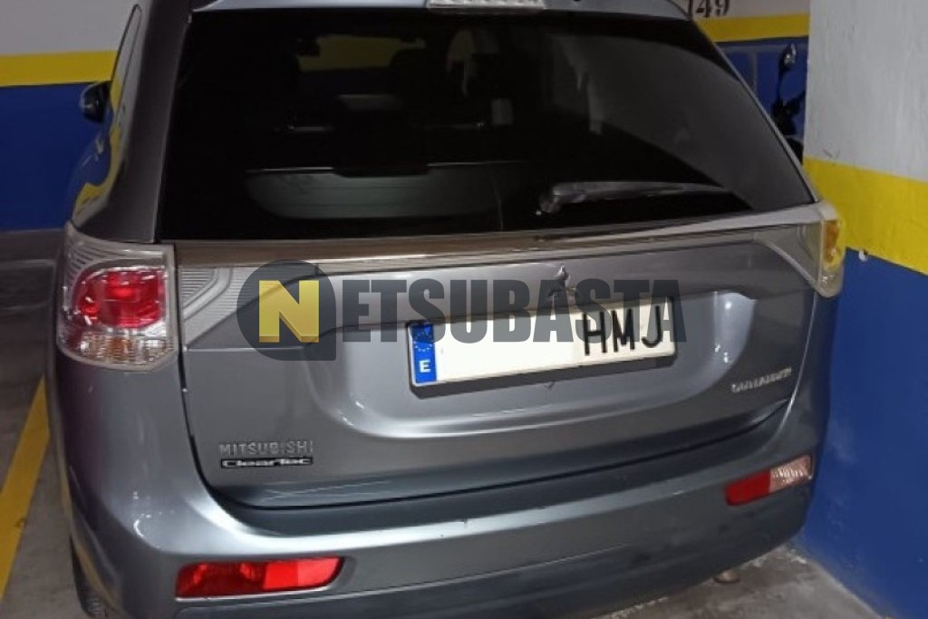 Mitsubishi Outlander 220 DI-D 2012