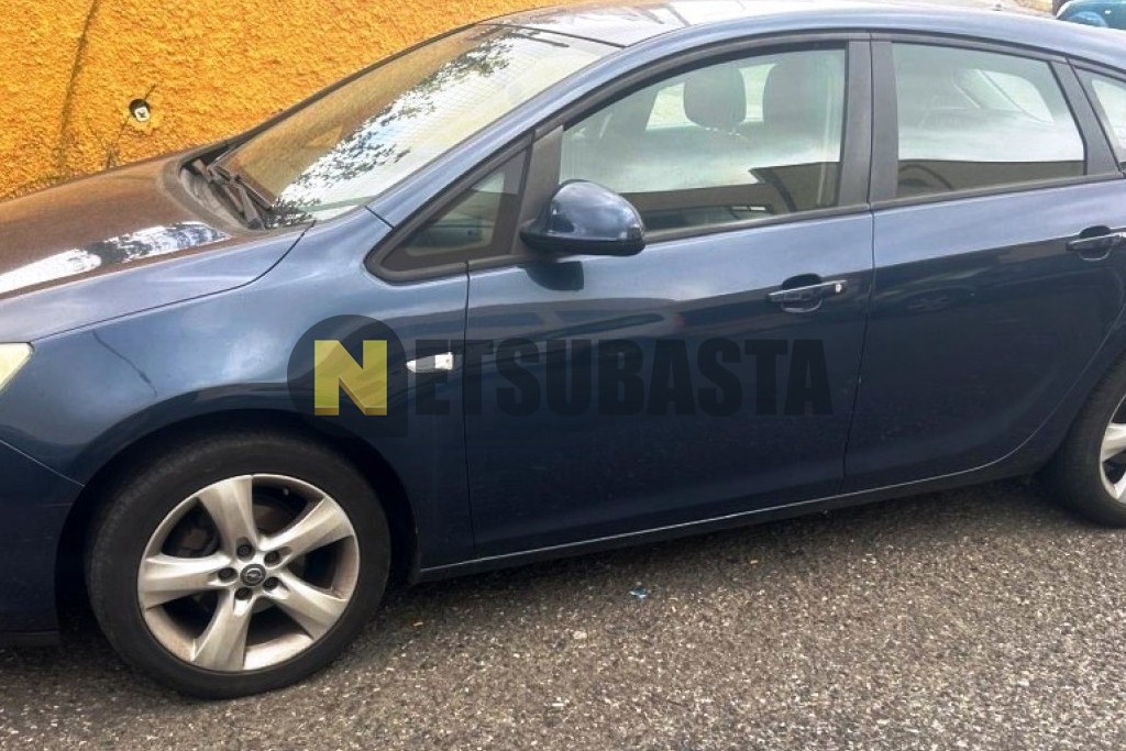 Opel Astra 1.4 Turbo 2011