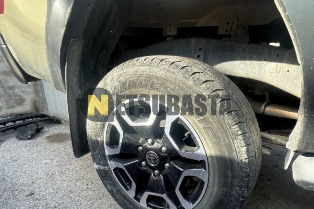 Toyota Hilux Doble Cabina 2.8 204D 4x4 Automático 2023