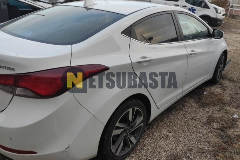 Hyundai Elantra 1.6 MPI 2015