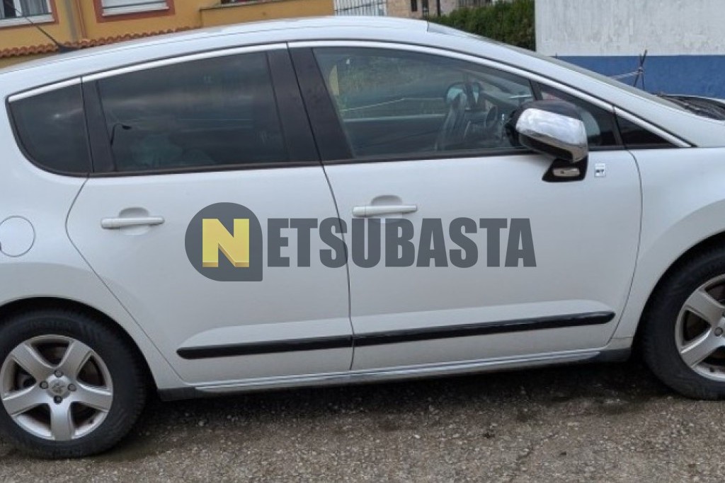 Peugeot 3008 HYbrid4 2012