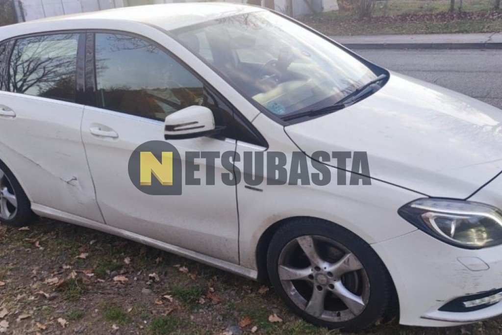 Mercedes-Benz B 180 2012