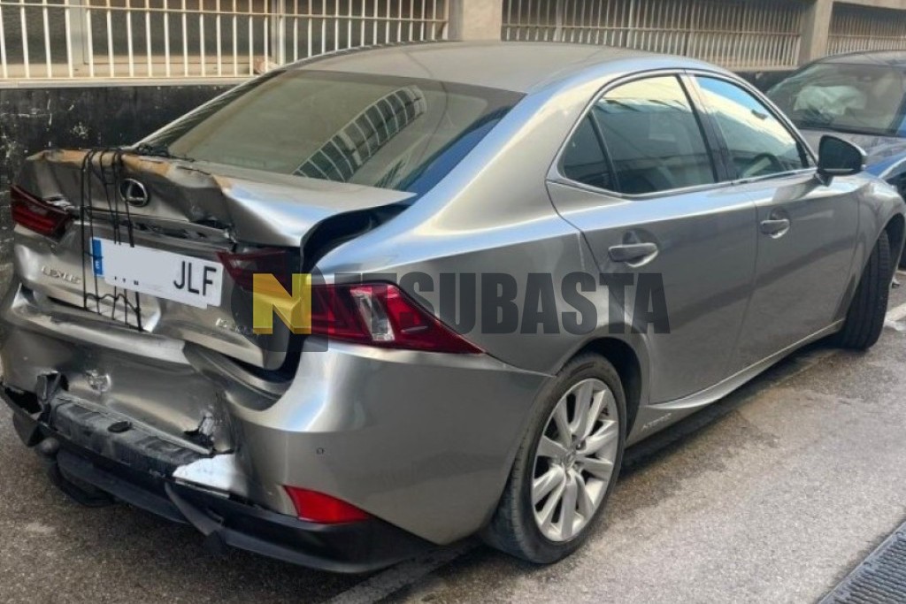 Lexus IS 300h 2016
