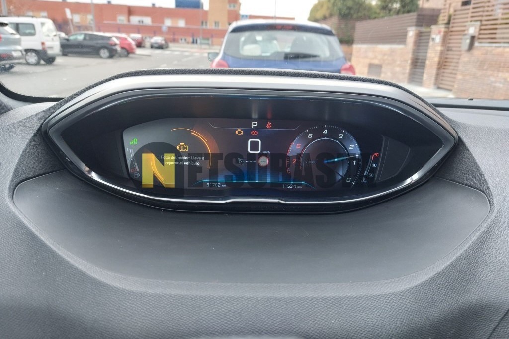 Peugeot 5008 1.6 PureTech EAT8 2019