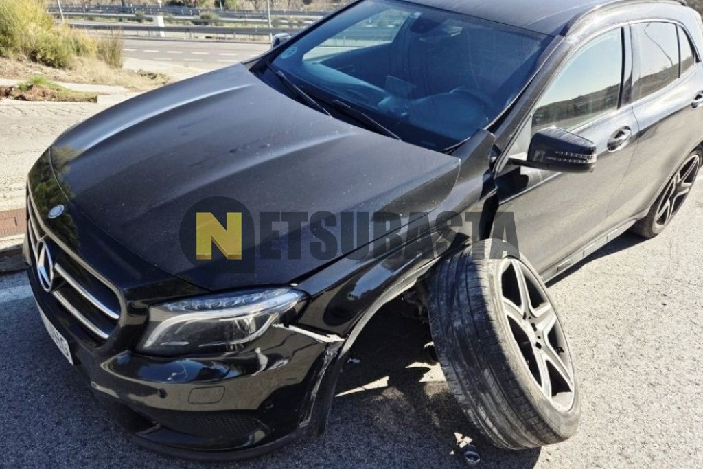 Mercedes-Benz GLA 220 CDI 4MATIC 7G-DCT 2015