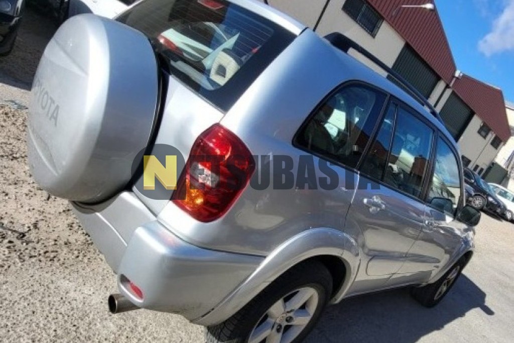 Toyota RAV4 2.0 2004