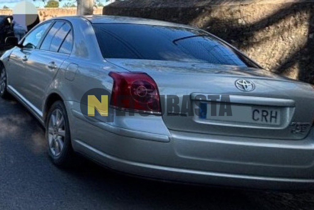Toyota Avensis Sedán 2.0 D-4D 2004