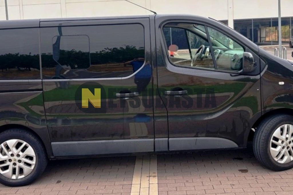 Renault Trafic Passenger 9 dCi 145 Twin Turbo 2015