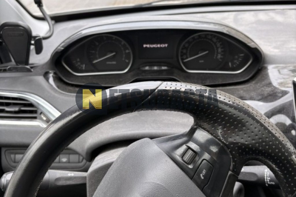 Peugeot 208 1.2 VTi 2012