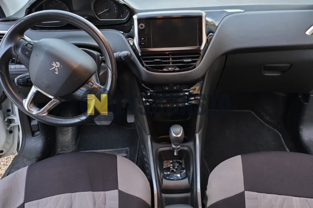 Peugeot 2008 1.2 PureTech EAT6 2018