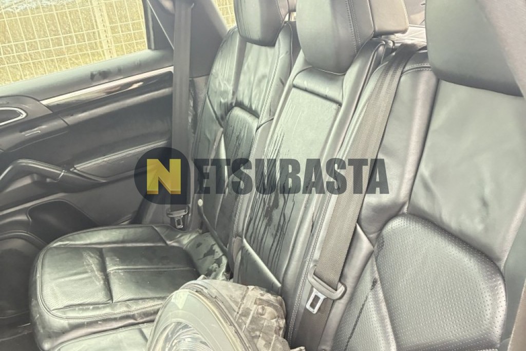 Porsche Cayenne S Hybrid 2011