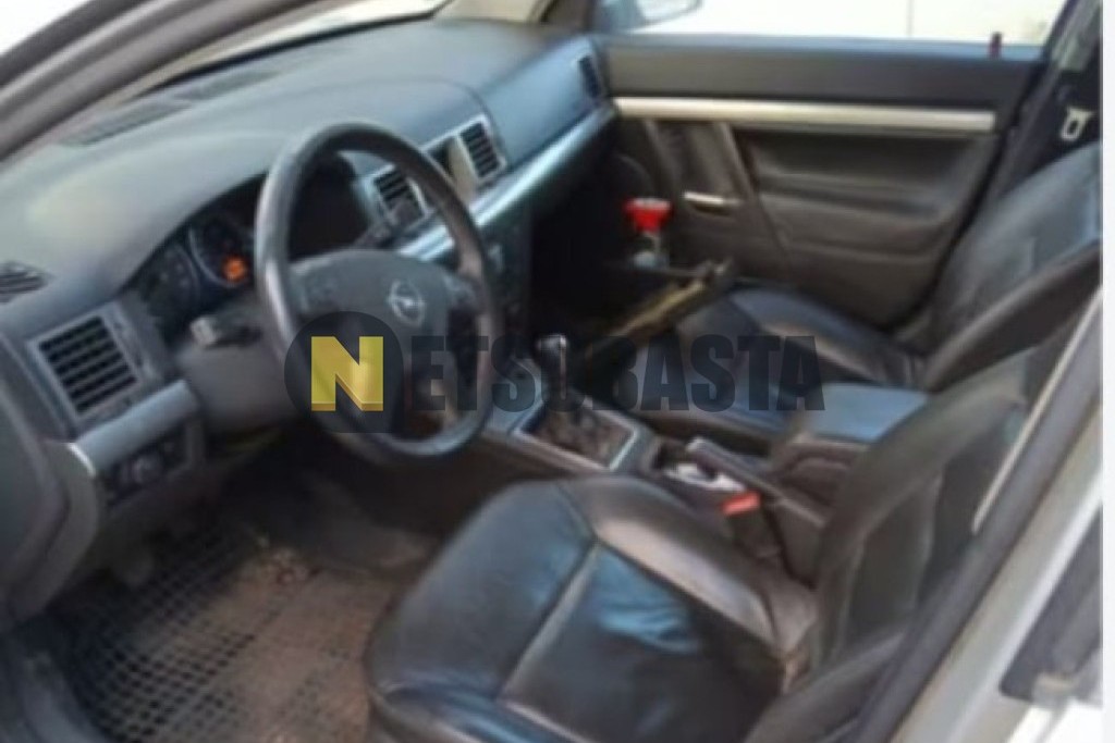 Opel Signum 2.2 DIG 16V 2005