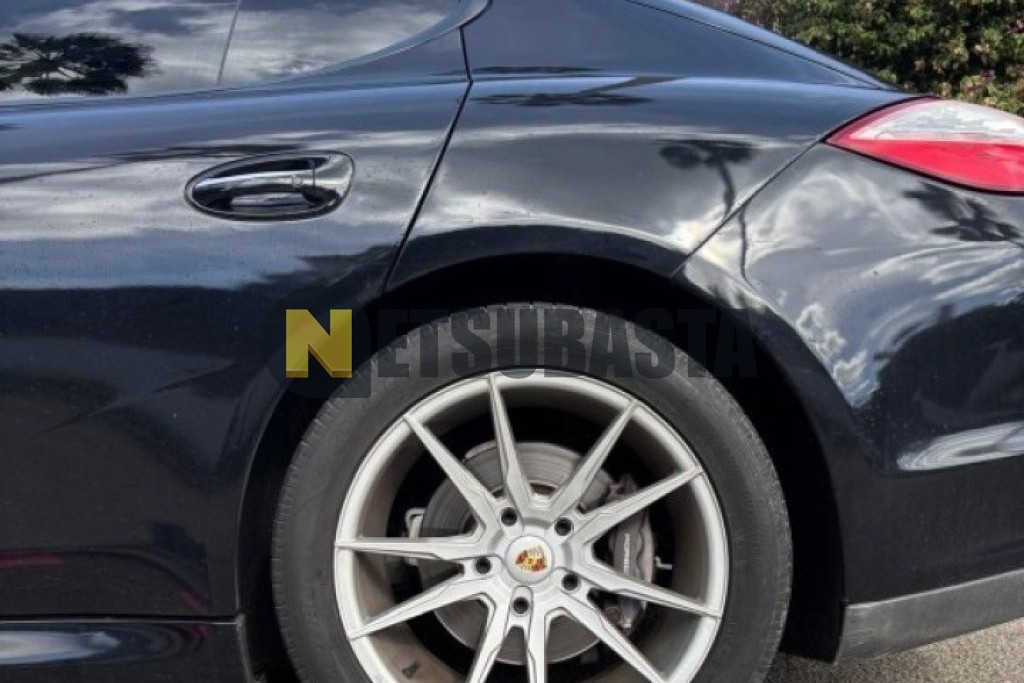 Porsche Panamera 4 2011