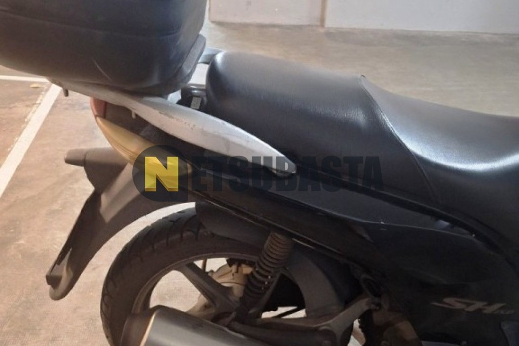 Honda SCOOPY SH150i 2004