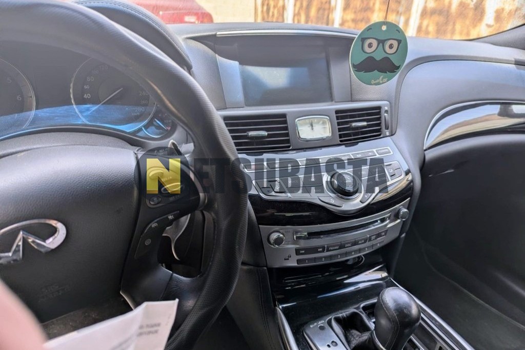 Infiniti M30d S 2013