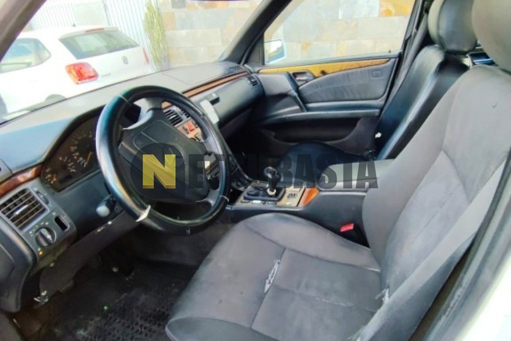 Mercedes-Benz E 250D 1998
